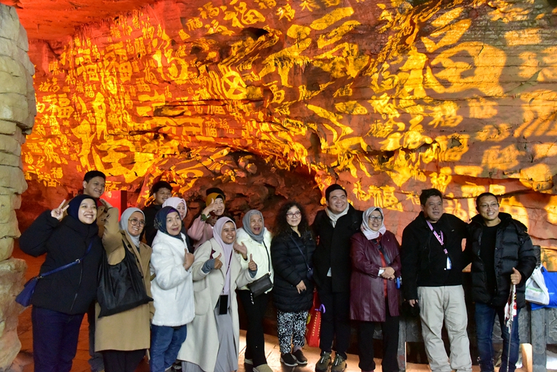 黃龍洞景區(qū)春節(jié)活動(dòng)精彩啟幕，中外文化交融共譜新春樂章